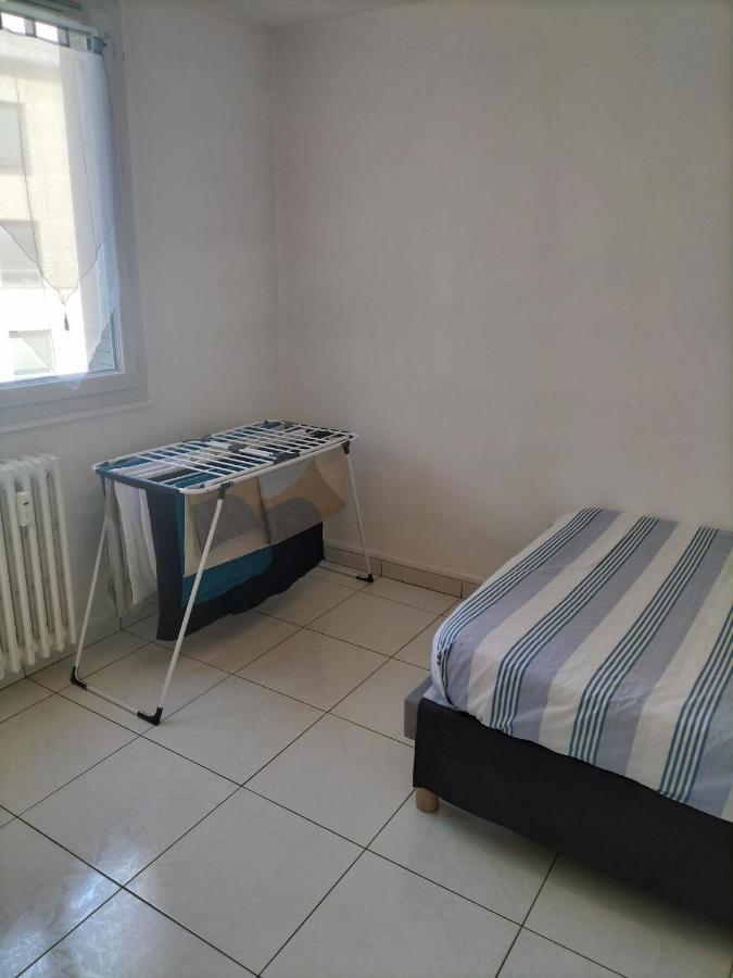 Joli Appartement Proche Metro Lyon Exteriör bild